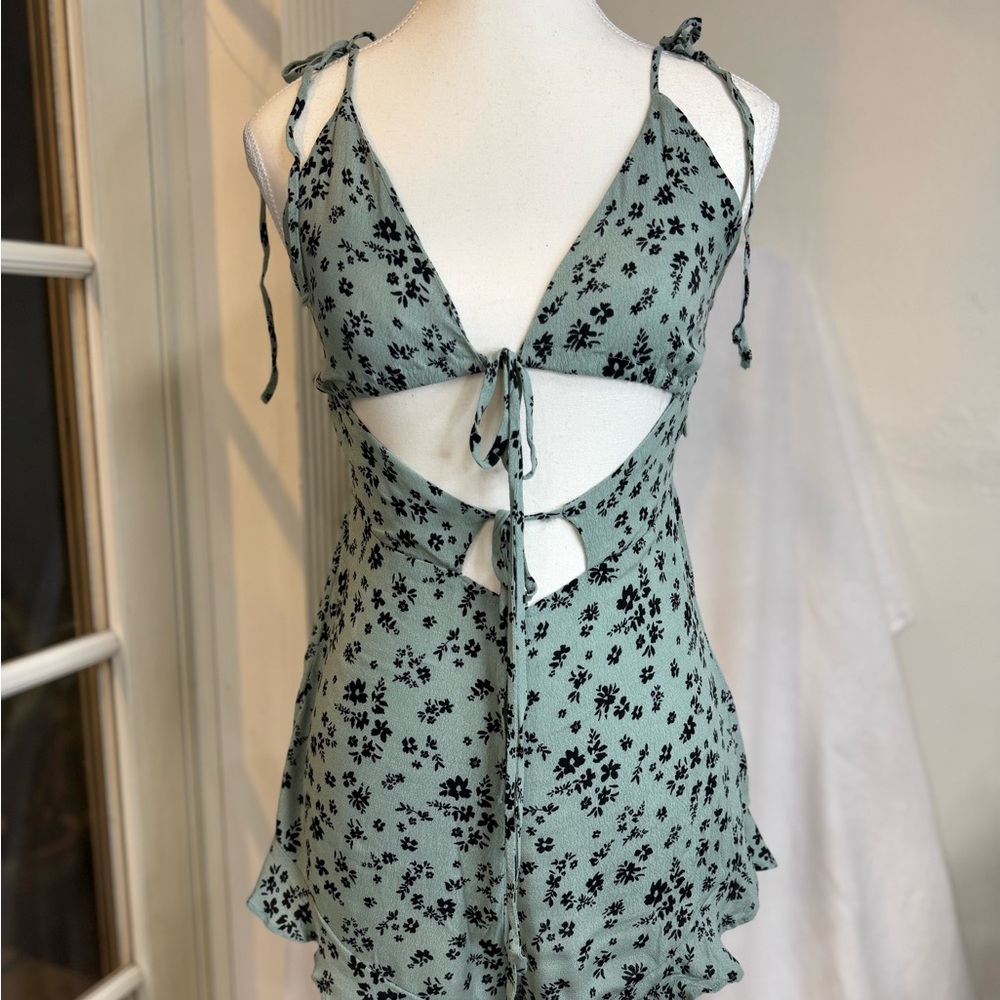 Mint Green and Black Floral Cutout Tie-Front Romper Size S